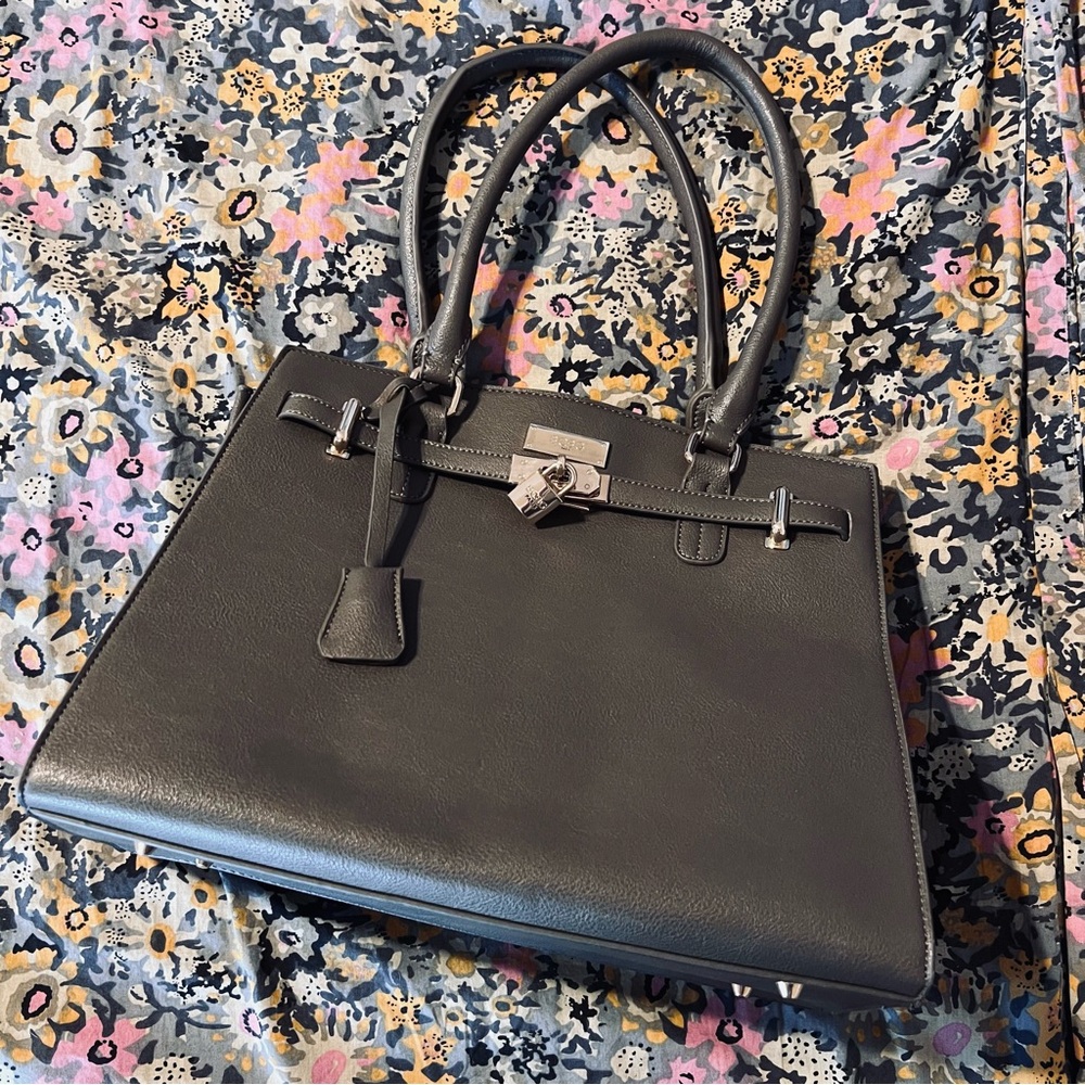 Structured tote